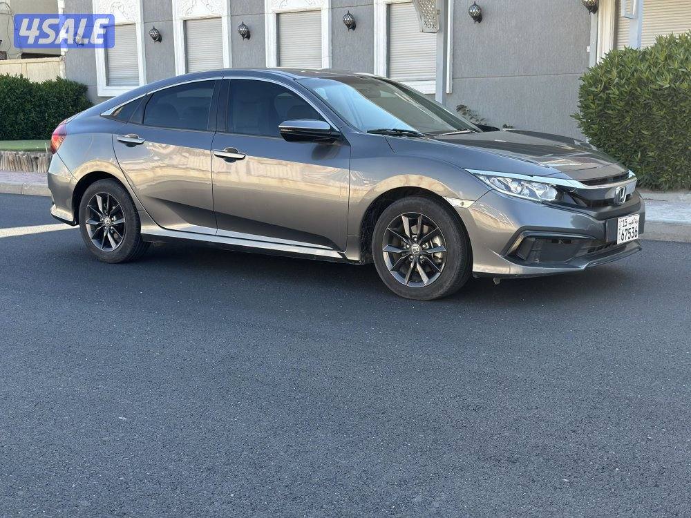 للبيع هوندا سيفيك 2020 بحالة ممتازه جداً6