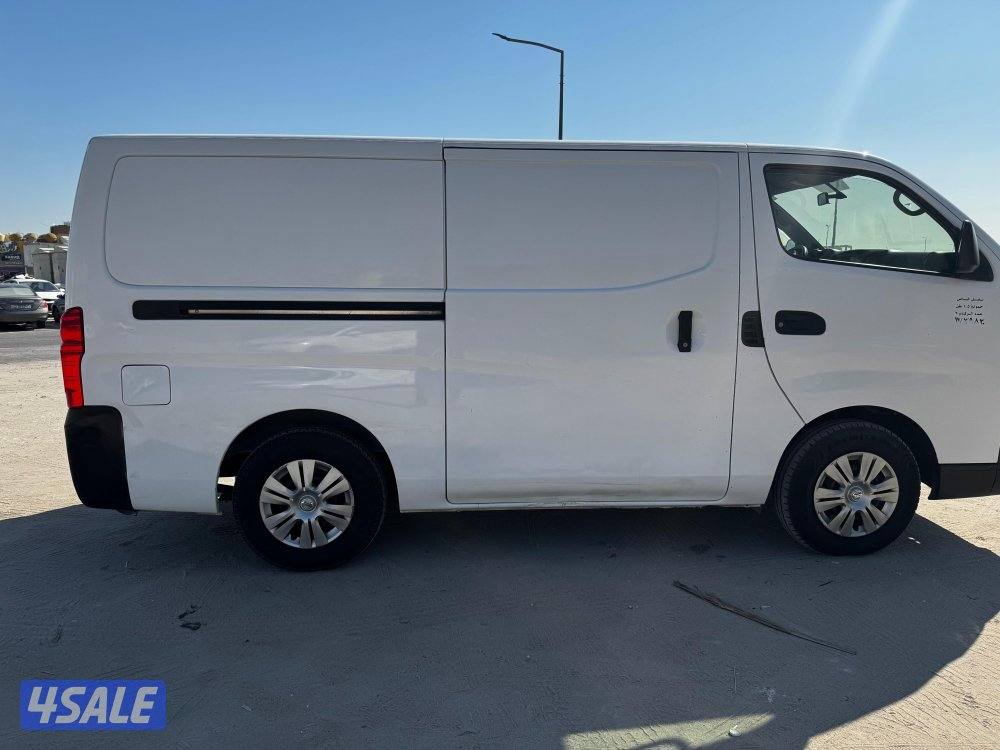 باص نيسان قير تماتيك عداد 904