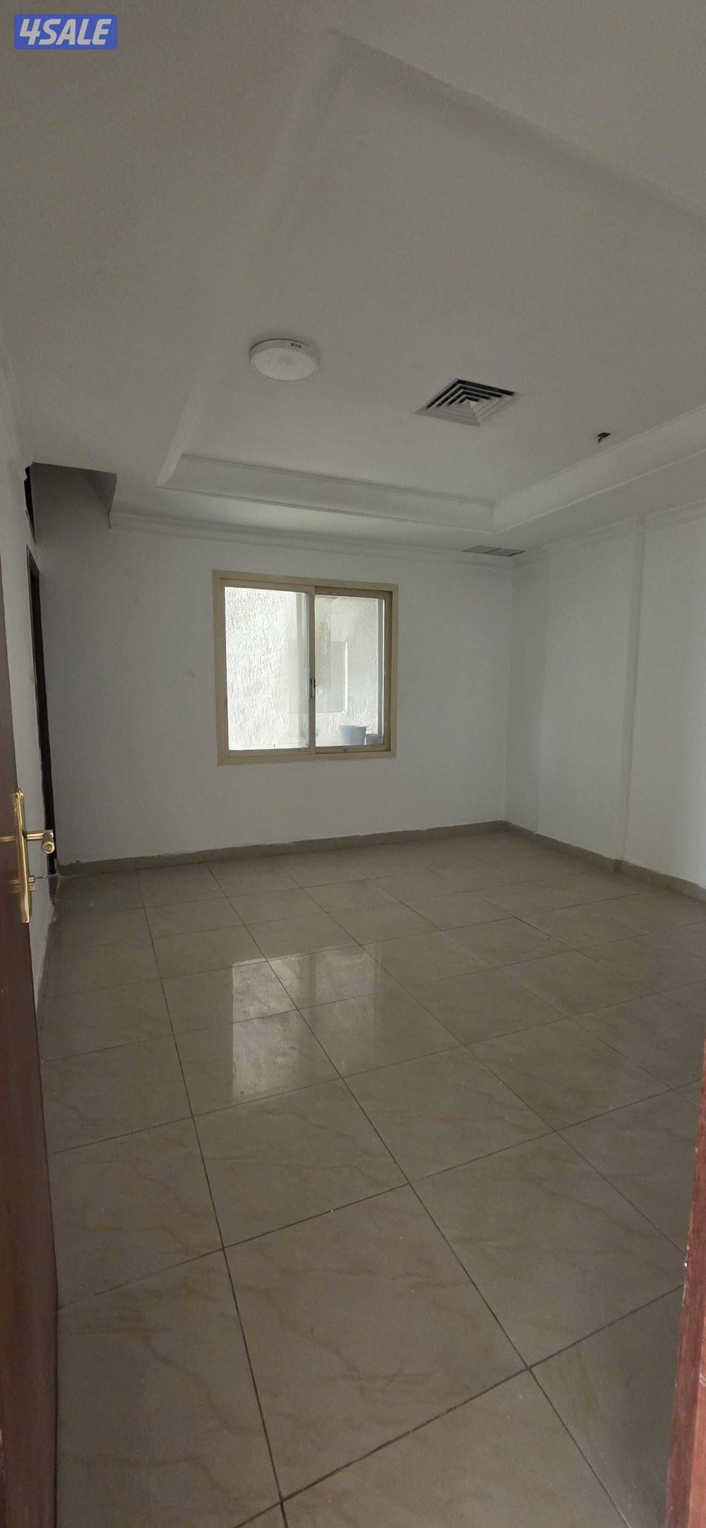 للإيجار ٢ مكتب في حولي موقع مميز على الملك فهد6