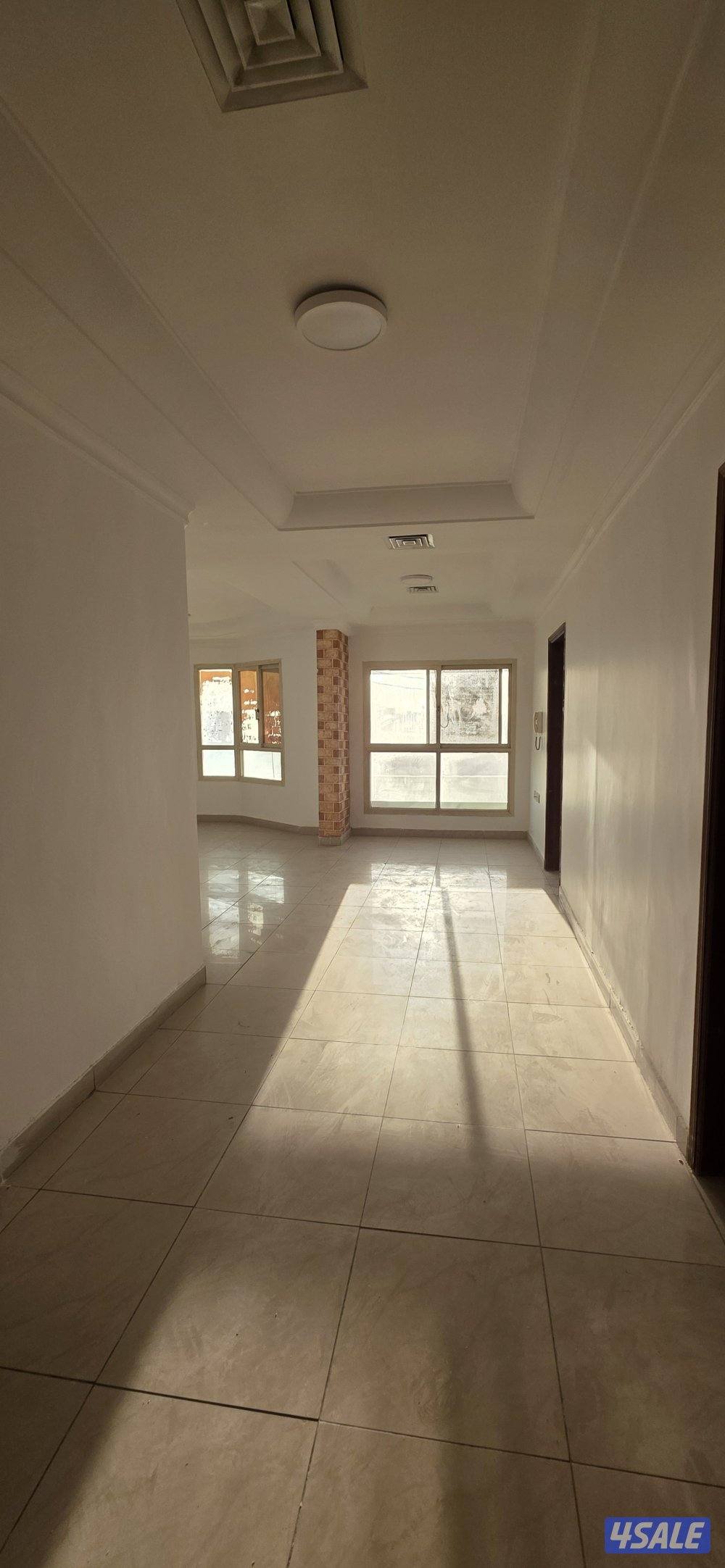 للإيجار ٢ مكتب في حولي موقع مميز على الملك فهد9