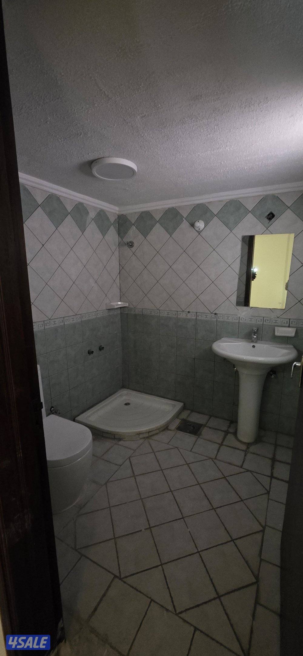 للإيجار ٢ مكتب في حولي موقع مميز على الملك فهد10