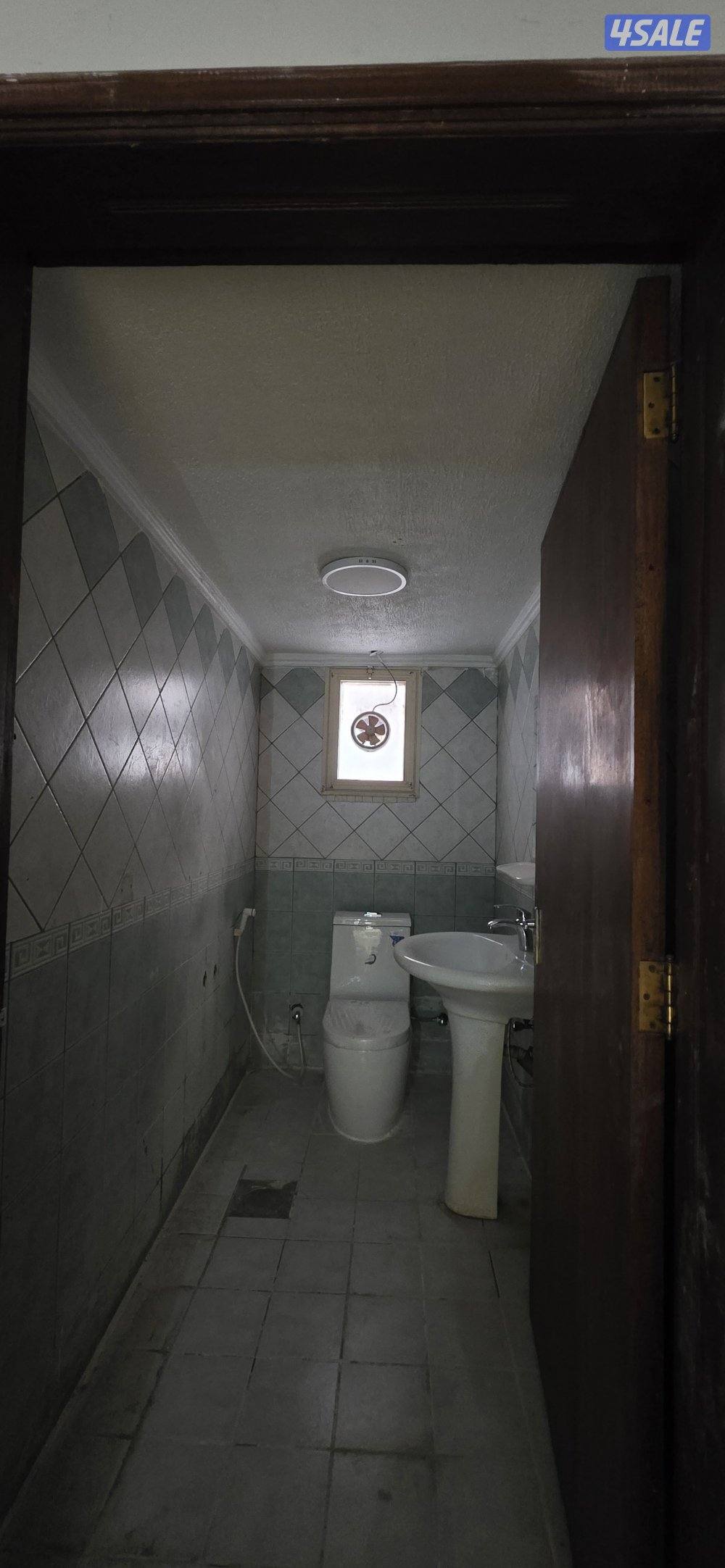 للإيجار ٢ مكتب في حولي موقع مميز على الملك فهد11