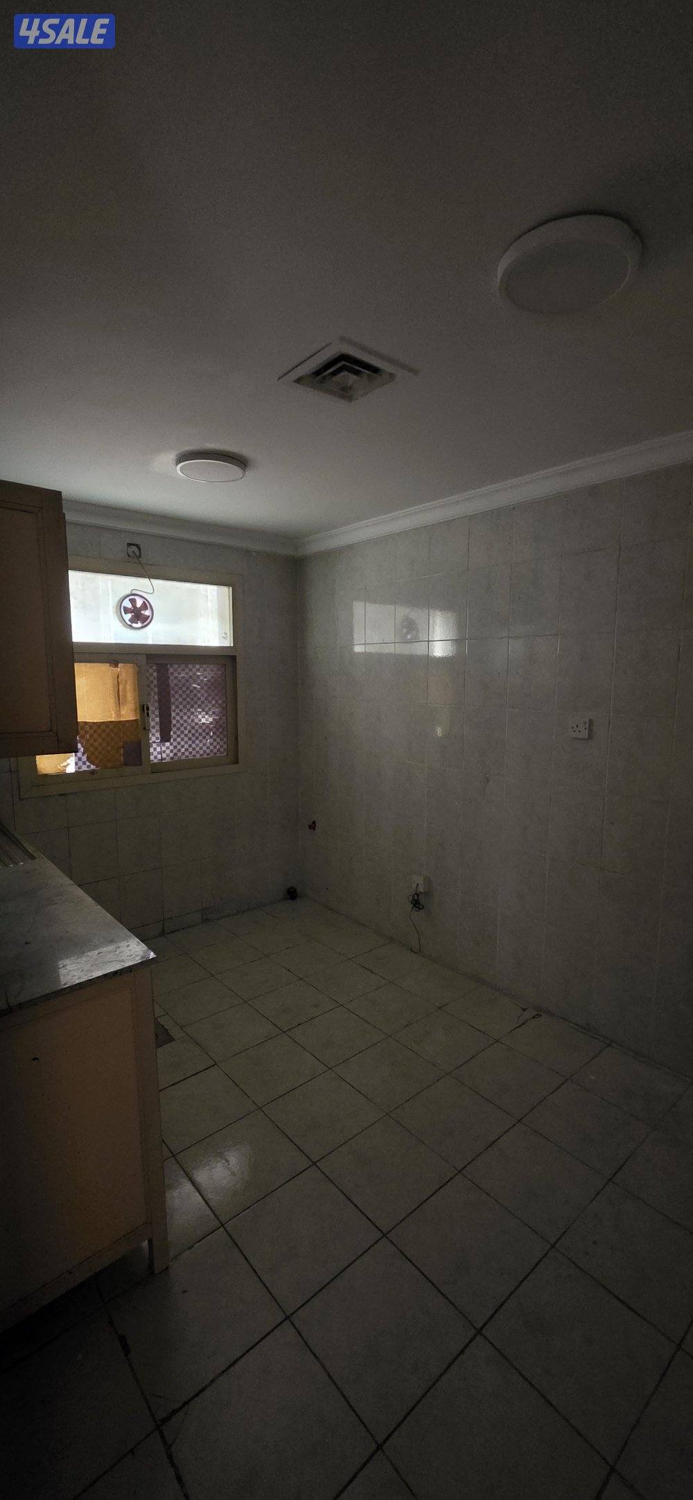 للإيجار ٢ مكتب في حولي موقع مميز على الملك فهد12