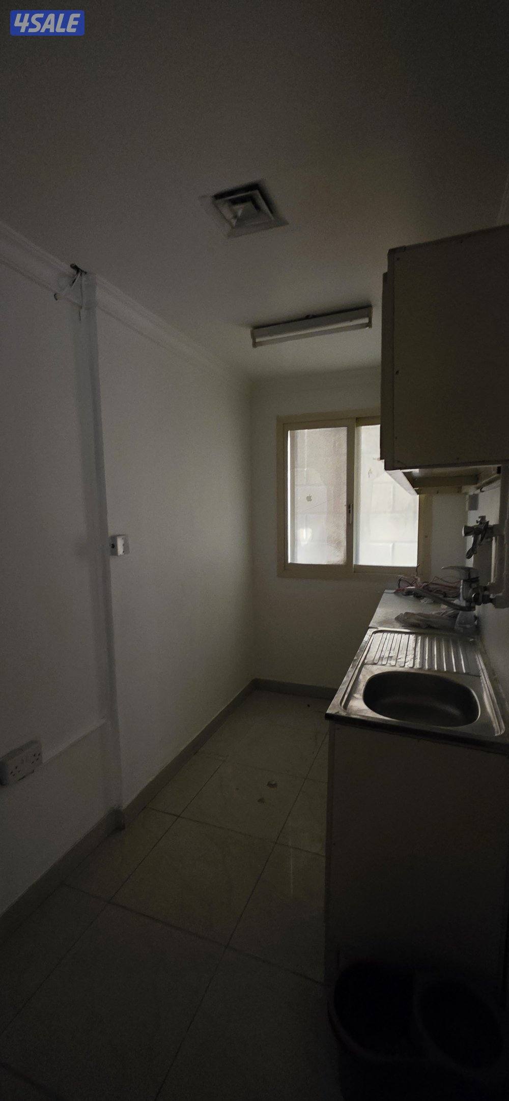 للإيجار ٢ مكتب في حولي موقع مميز على الملك فهد13