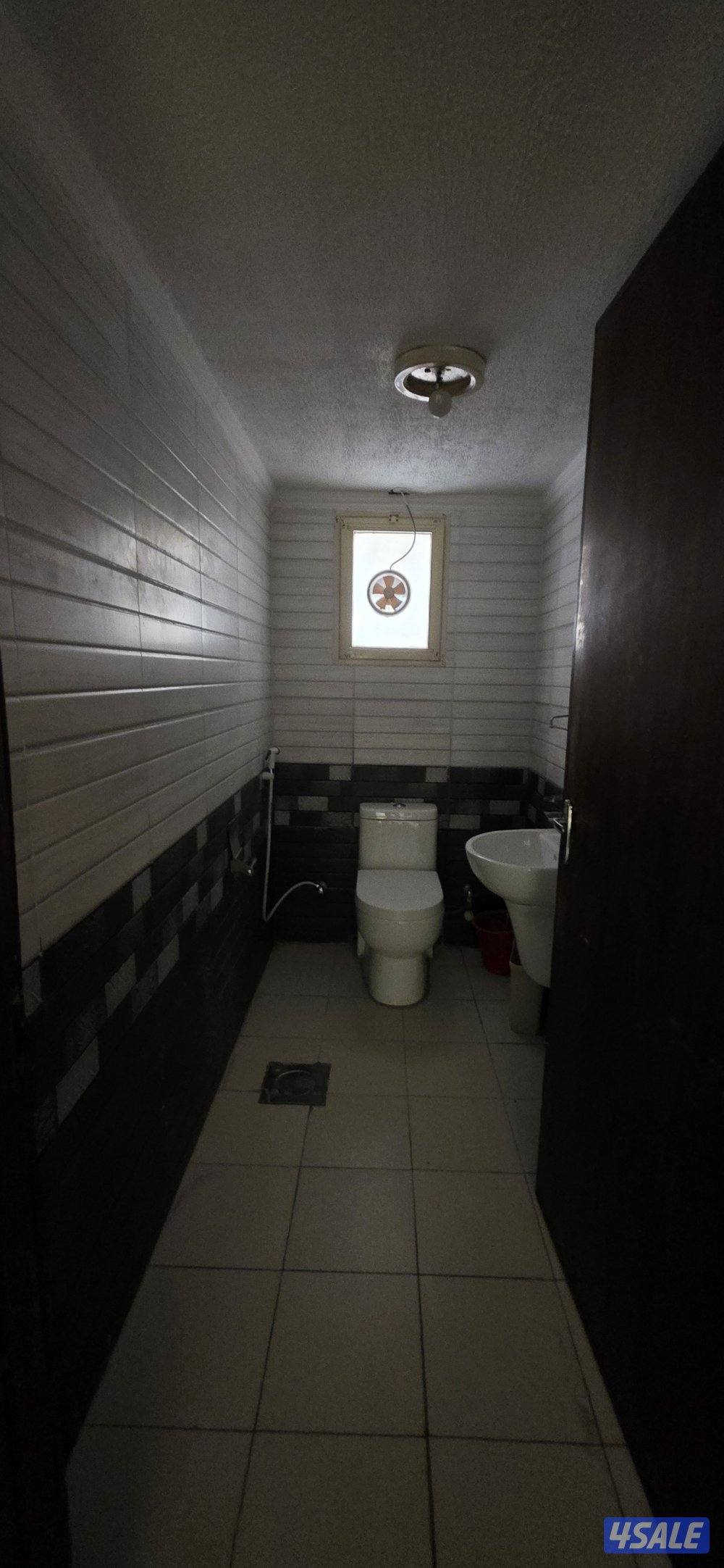 للإيجار ٢ مكتب في حولي موقع مميز على الملك فهد14