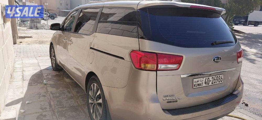 للبيع كيا كرنفال شرط الفحص قير مكينه شاصي 201612