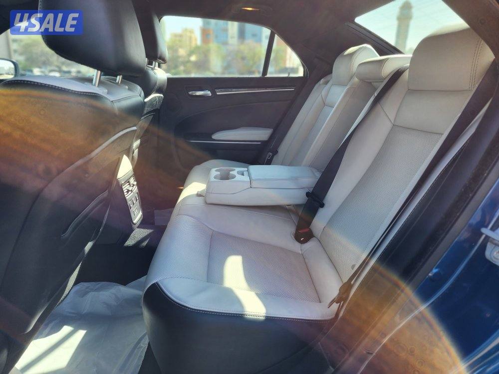كرايسلر 300S ، ٦ سلندر موديل2021 عداد99ألف شرط الفحص فل أوبشن عدا فتحة5
