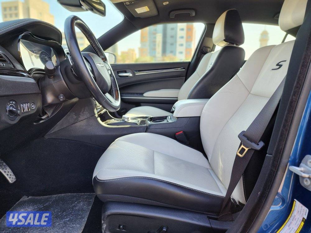 كرايسلر 300S ، ٦ سلندر موديل2021 عداد99ألف شرط الفحص فل أوبشن عدا فتحة4