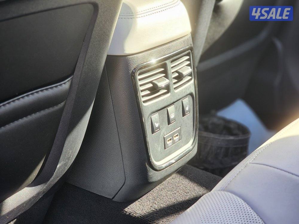 كرايسلر 300S ، ٦ سلندر موديل2021 عداد99ألف شرط الفحص فل أوبشن عدا فتحة10