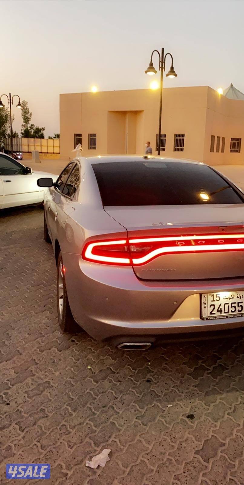 للبيع دوج شارجر4