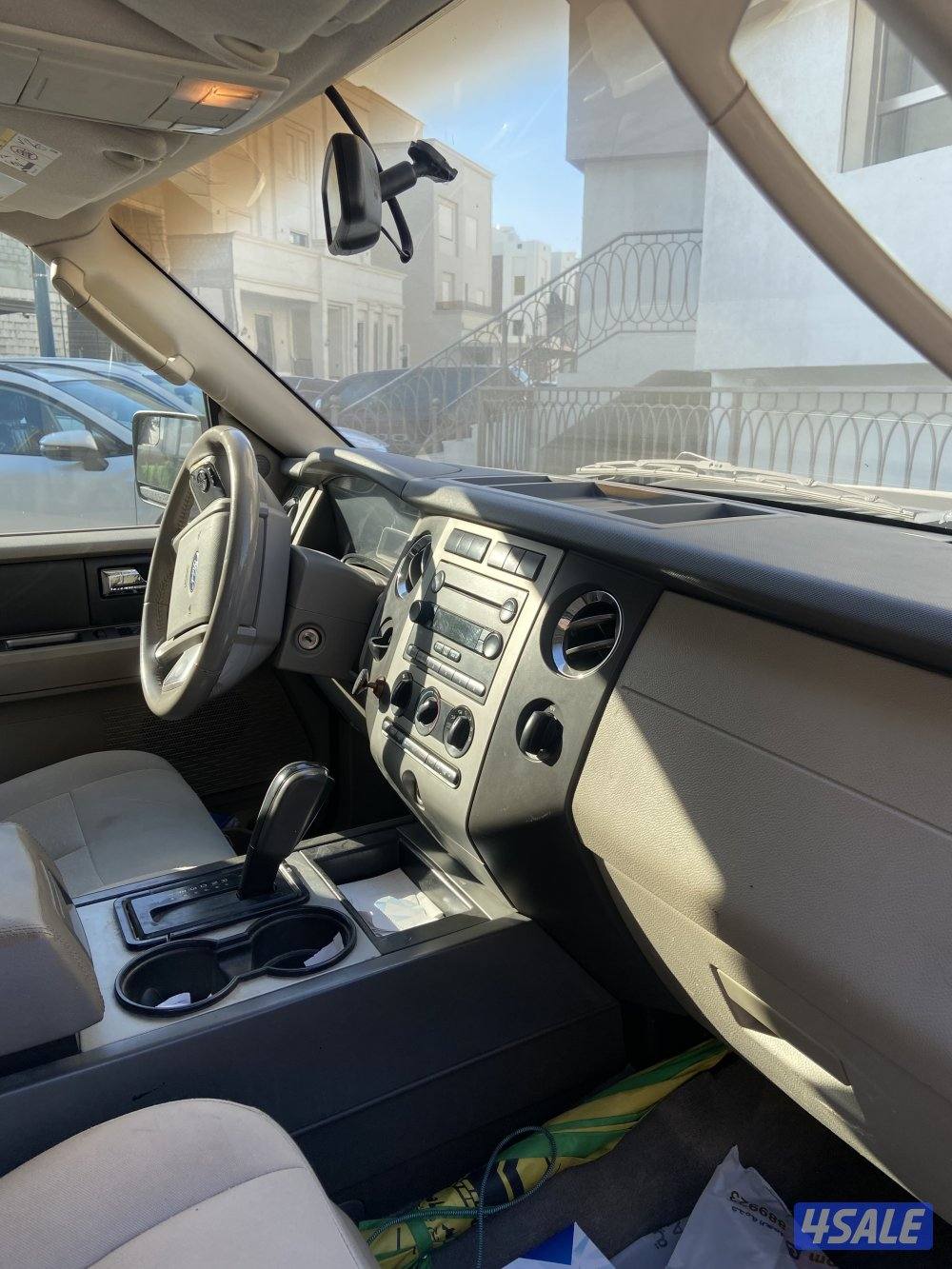 للبيع فورد اكسبيدشن موديل 2013 اسود ماشي 260 الف نظيف1