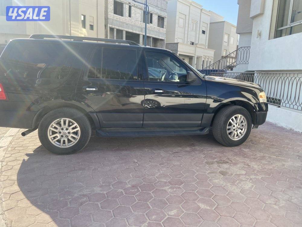 للبيع فورد اكسبيدشن موديل 2013 اسود ماشي 260 الف نظيف2