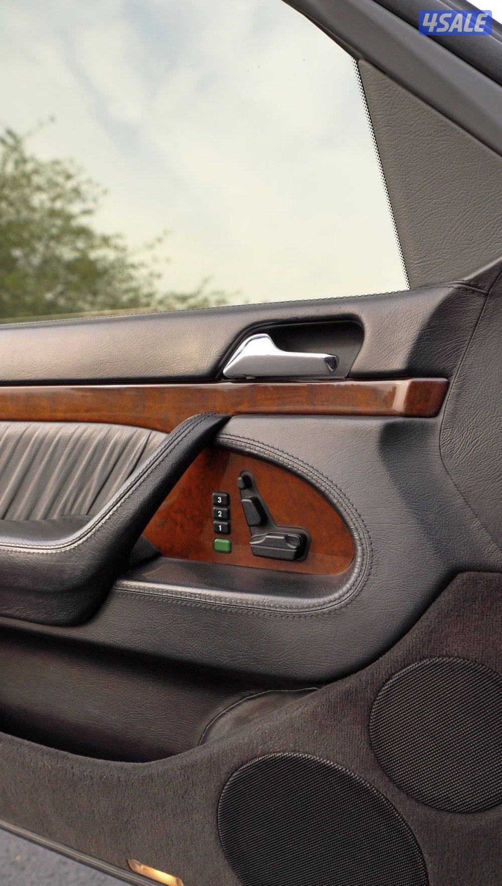 للبيع شبح مخزن 500 لارج بحاله نادره وارد كندا ماشى 168موديل 1995 وكاله10