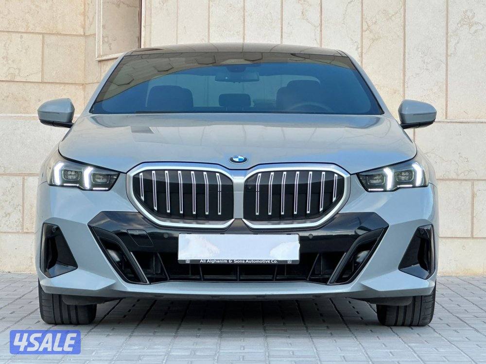 للبيع BMW 
520i M sport
عداد 44 الف1
