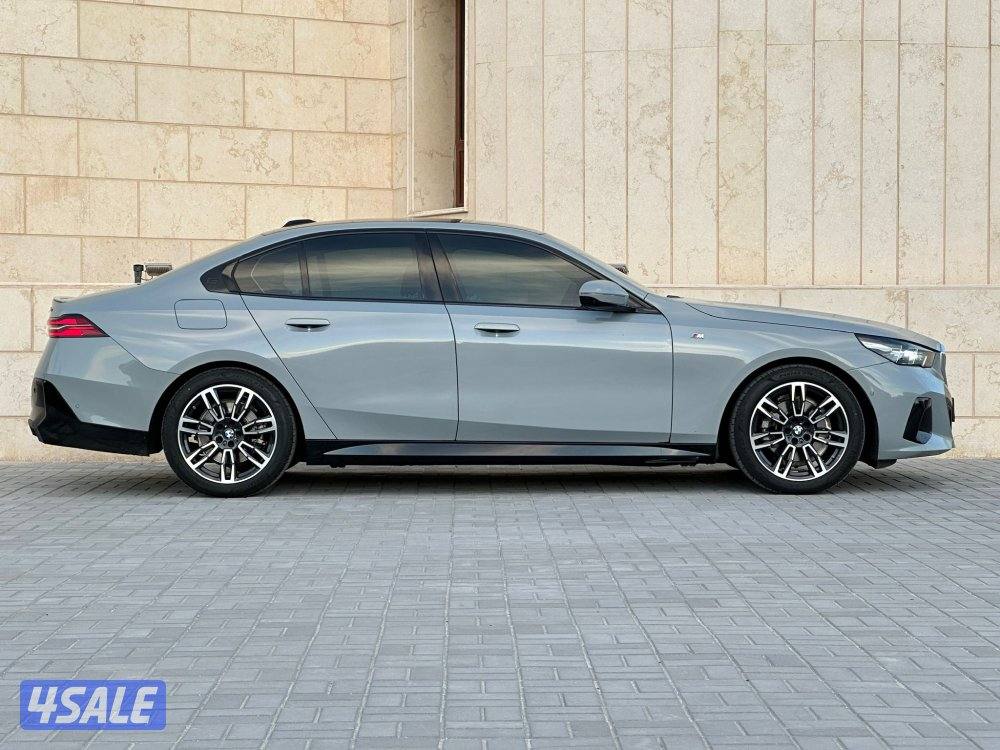 للبيع BMW 
520i M sport
عداد 44 الف3
