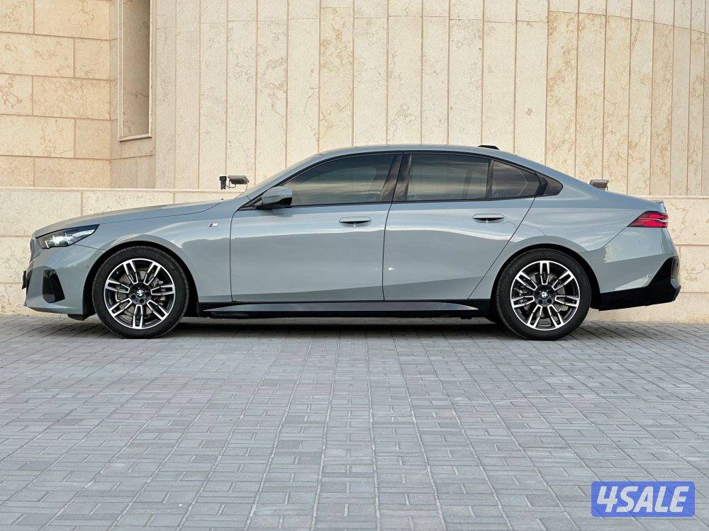 للبيع BMW 
520i M sport
عداد 44 الف4