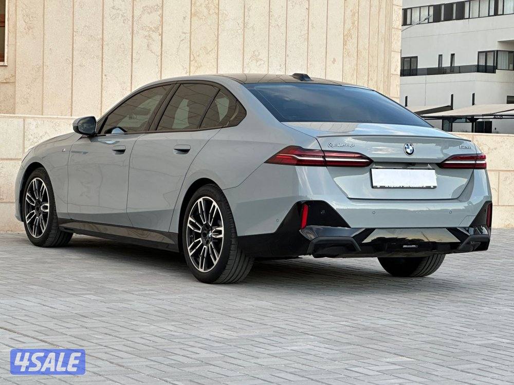 للبيع BMW 
520i M sport
عداد 44 الف6