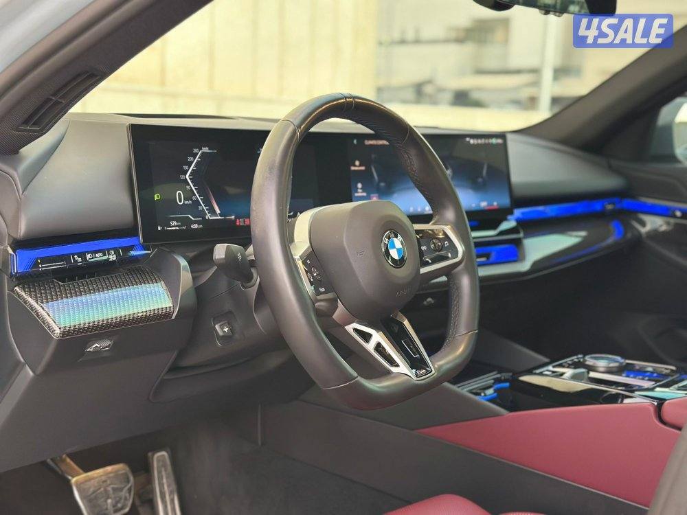 للبيع BMW 
520i M sport
عداد 44 الف8