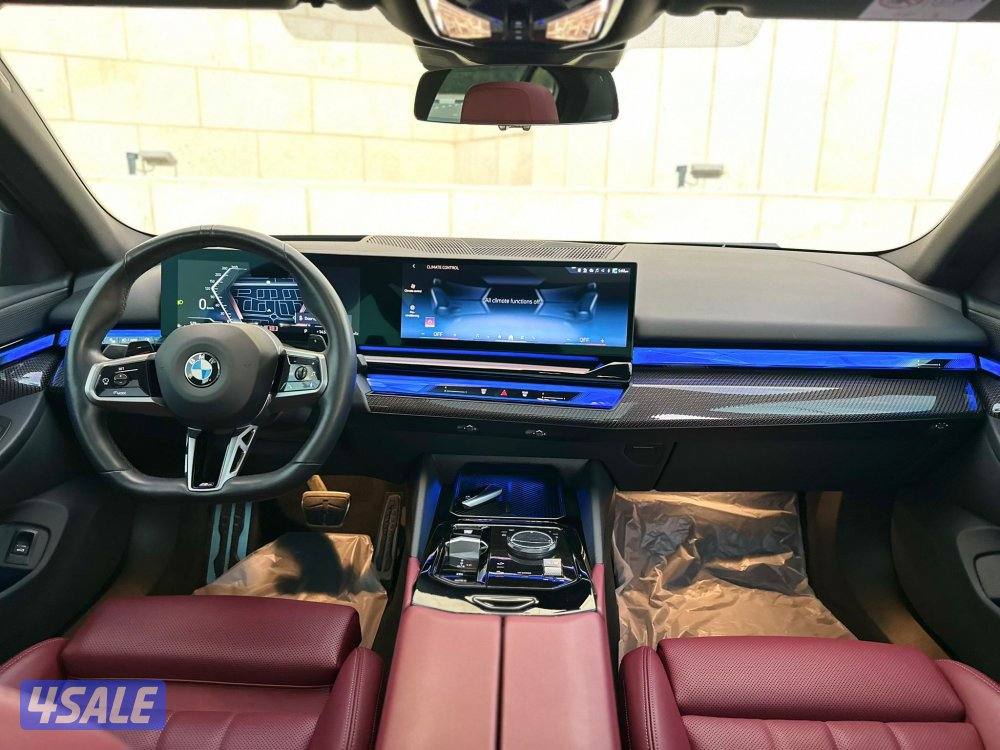 للبيع BMW 
520i M sport
عداد 44 الف10