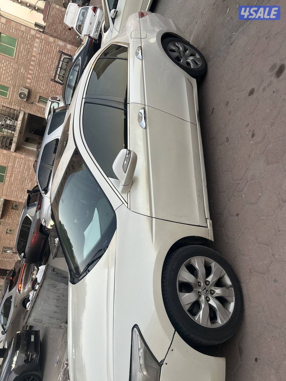 للبيع هوندا اكورد ٤ ابواب ٢٠١٠ فل اوبشن ٦ سلندر0