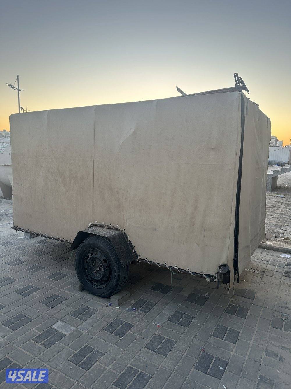 عربانه قلص الطول 3 متر العرض 2 مترين الأرتفاع 2 مترين مع الأغراض2