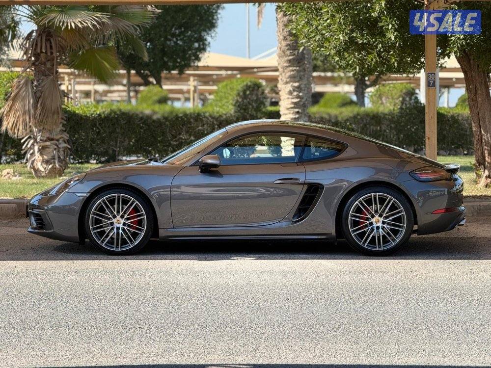 للبيع : بورش كايمان موديل : 2018 عداد : 90 الف1