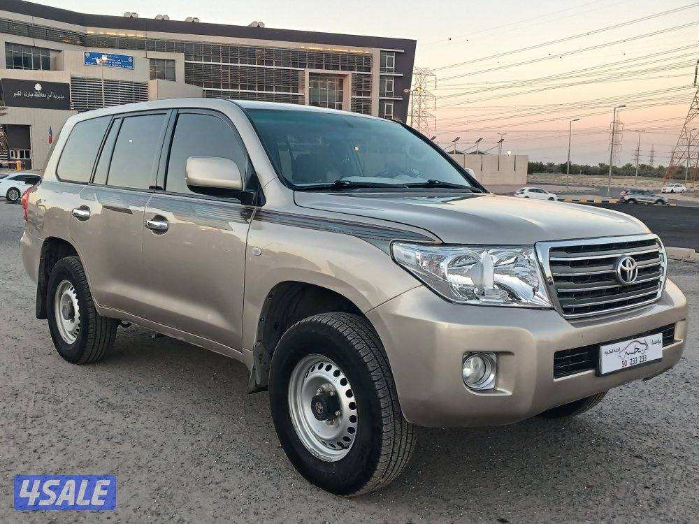 لاند كروزر GX موديل 2011 قير عادي1