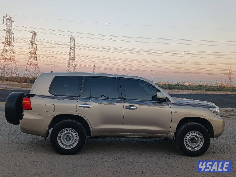 لاند كروزر GX موديل 2011 قير عادي3