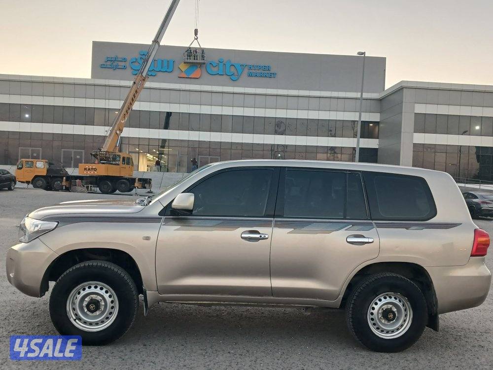 لاند كروزر GX موديل 2011 قير عادي2