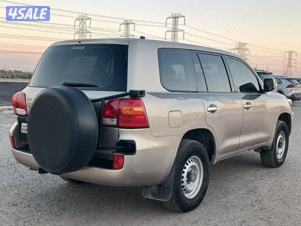 لاند كروزر GX موديل 2011 قير عادي4