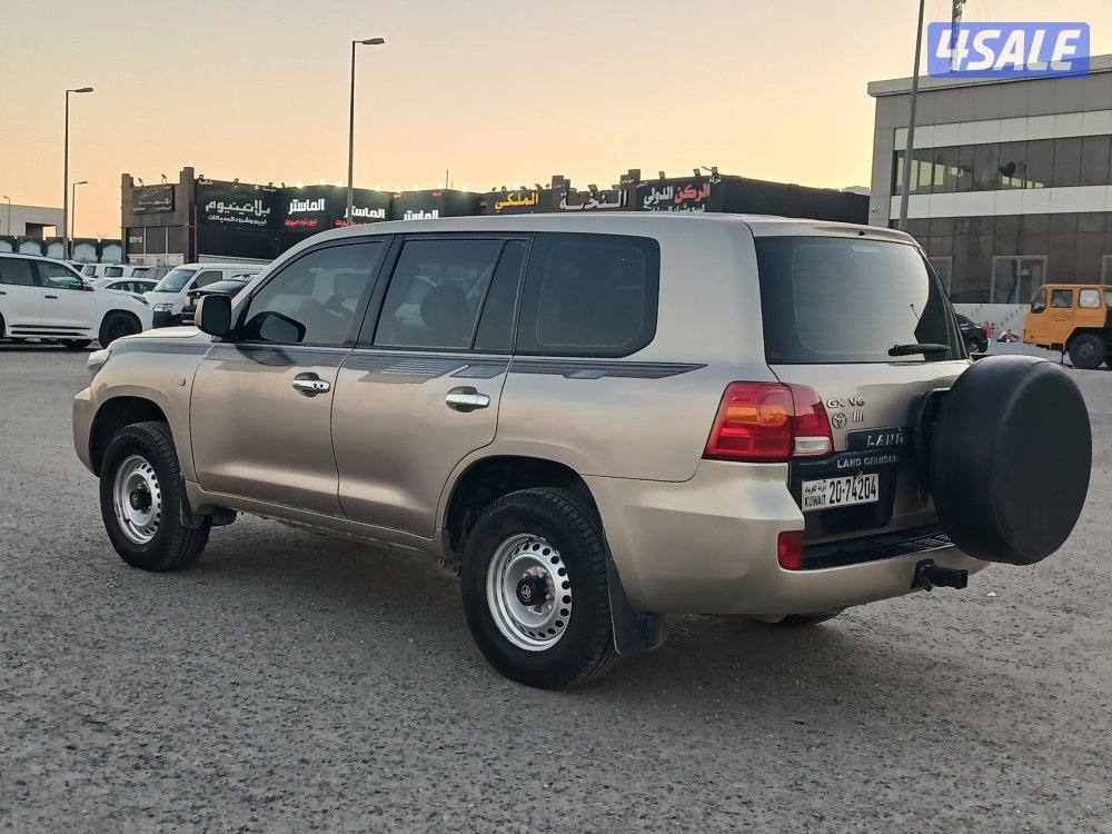 لاند كروزر GX موديل 2011 قير عادي6