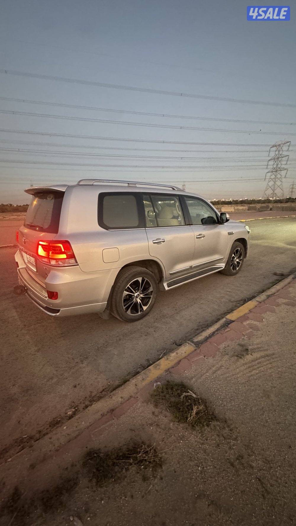 تويوتا لاند كروزر موديل 2021 ماشي 230 الف4