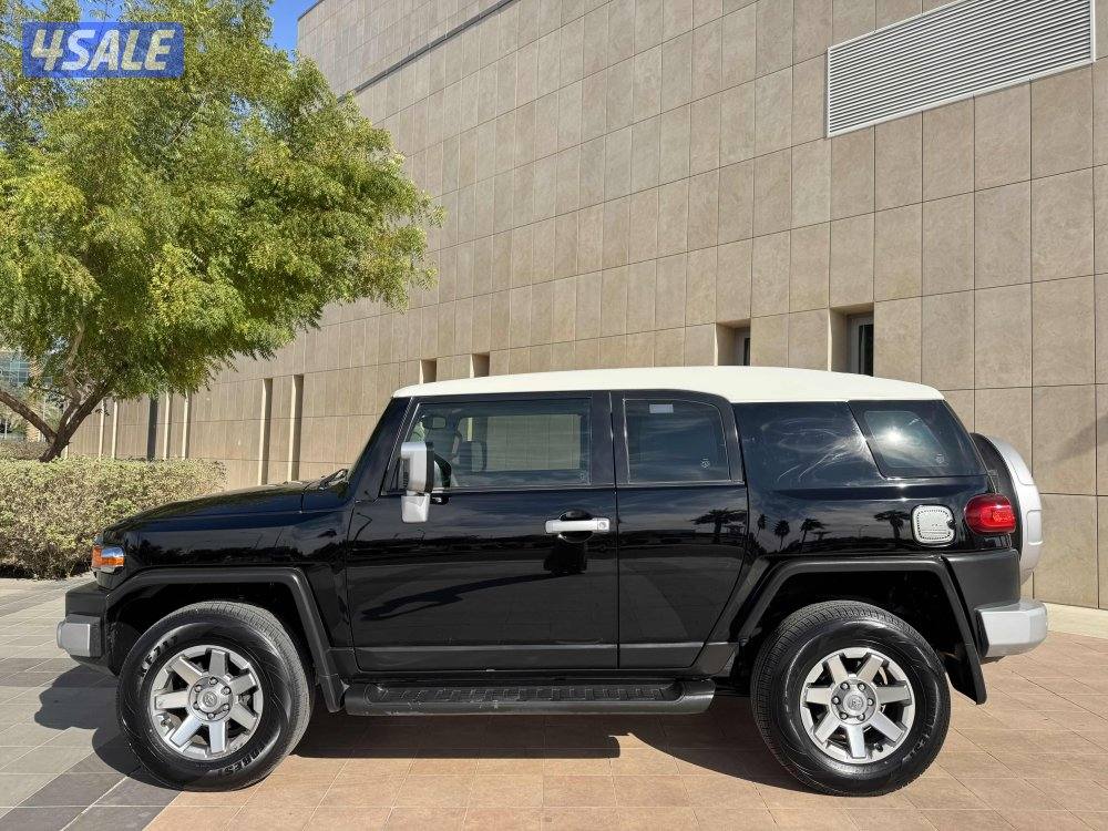 تويوتا FJ كروزر موديل 20215