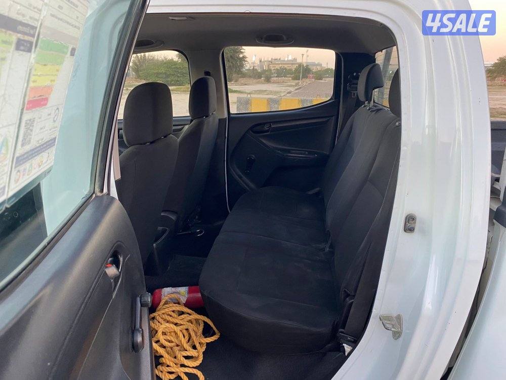 للبيع وانيت ايسوزو ديزل ٢٠١٧ رقم4