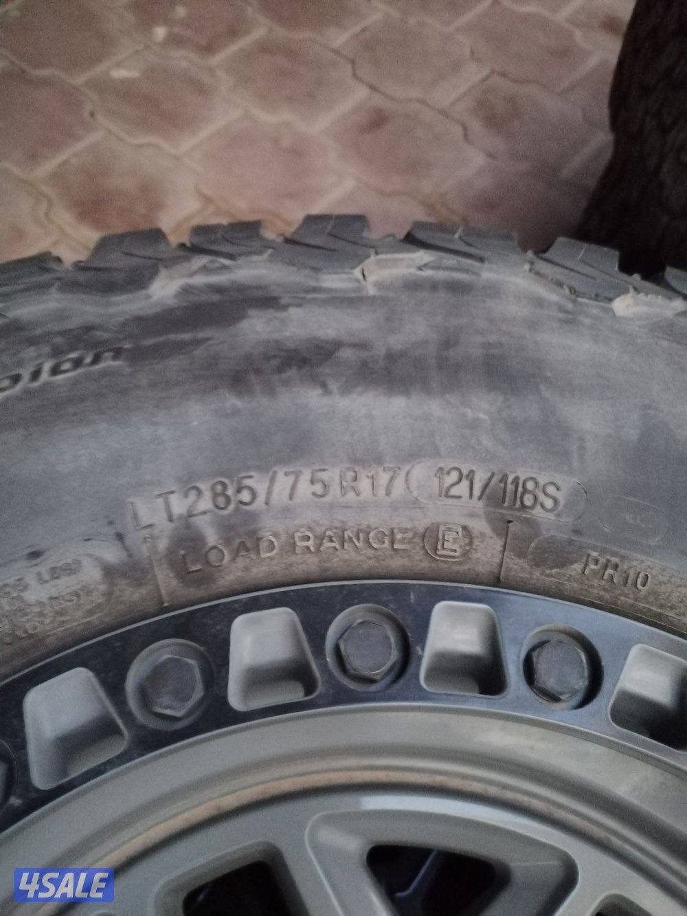 للبيع ٤ تواير بي اف ربع حجري استعمال اقل من شهر مقاس ١٨1