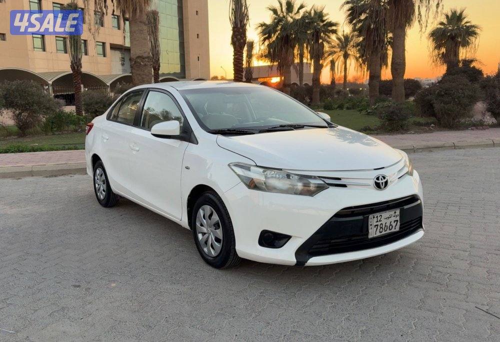 تويوتا يارس 2014  بحاله ممتازه شرط الفحص1