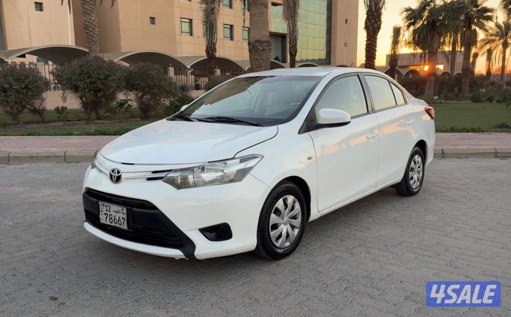 تويوتا يارس 2014  بحاله ممتازه شرط الفحص2