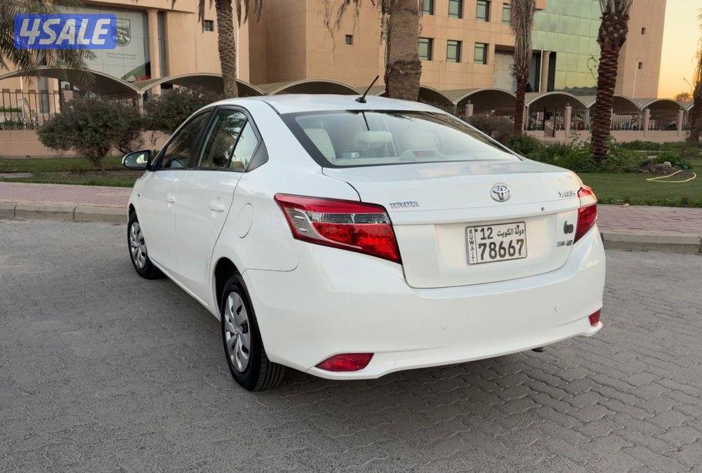 تويوتا يارس 2014  بحاله ممتازه شرط الفحص3