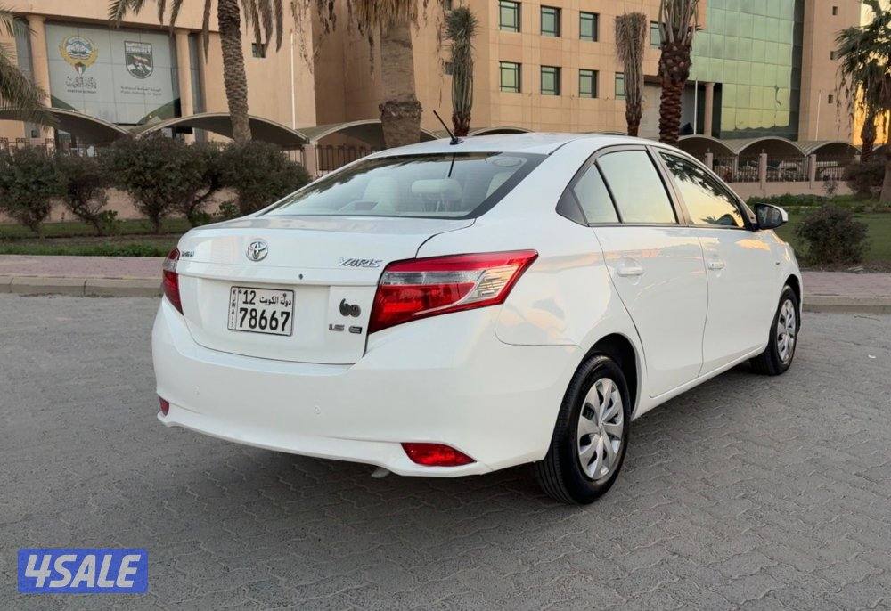 تويوتا يارس 2014  بحاله ممتازه شرط الفحص4