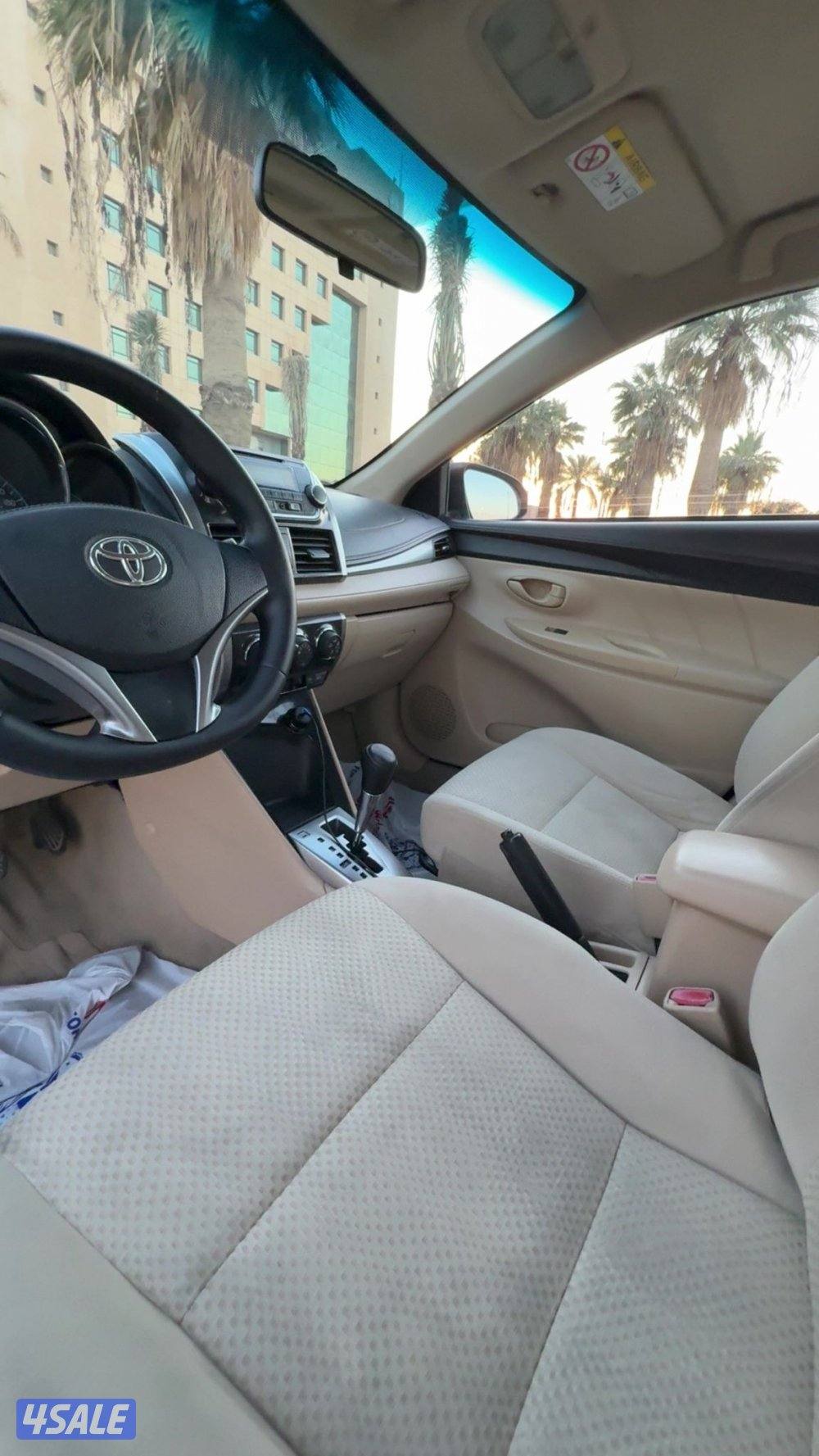 تويوتا يارس 2014  بحاله ممتازه شرط الفحص5