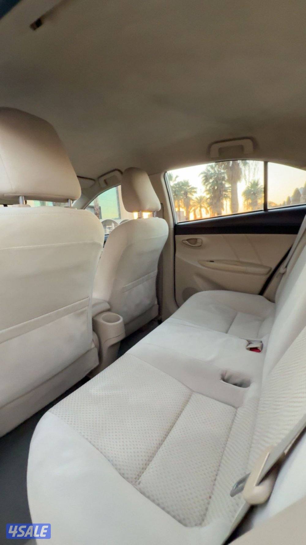 تويوتا يارس 2014  بحاله ممتازه شرط الفحص6