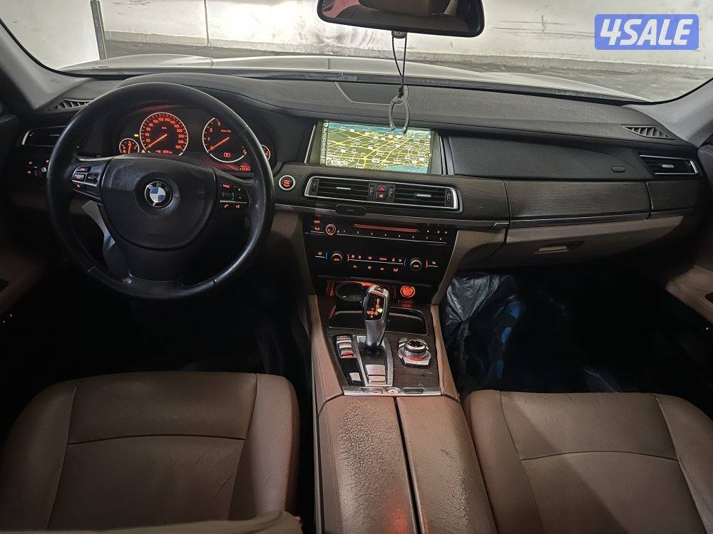 بي ام 730 LI الشاشة الكبيرة كاملة الموصفات1