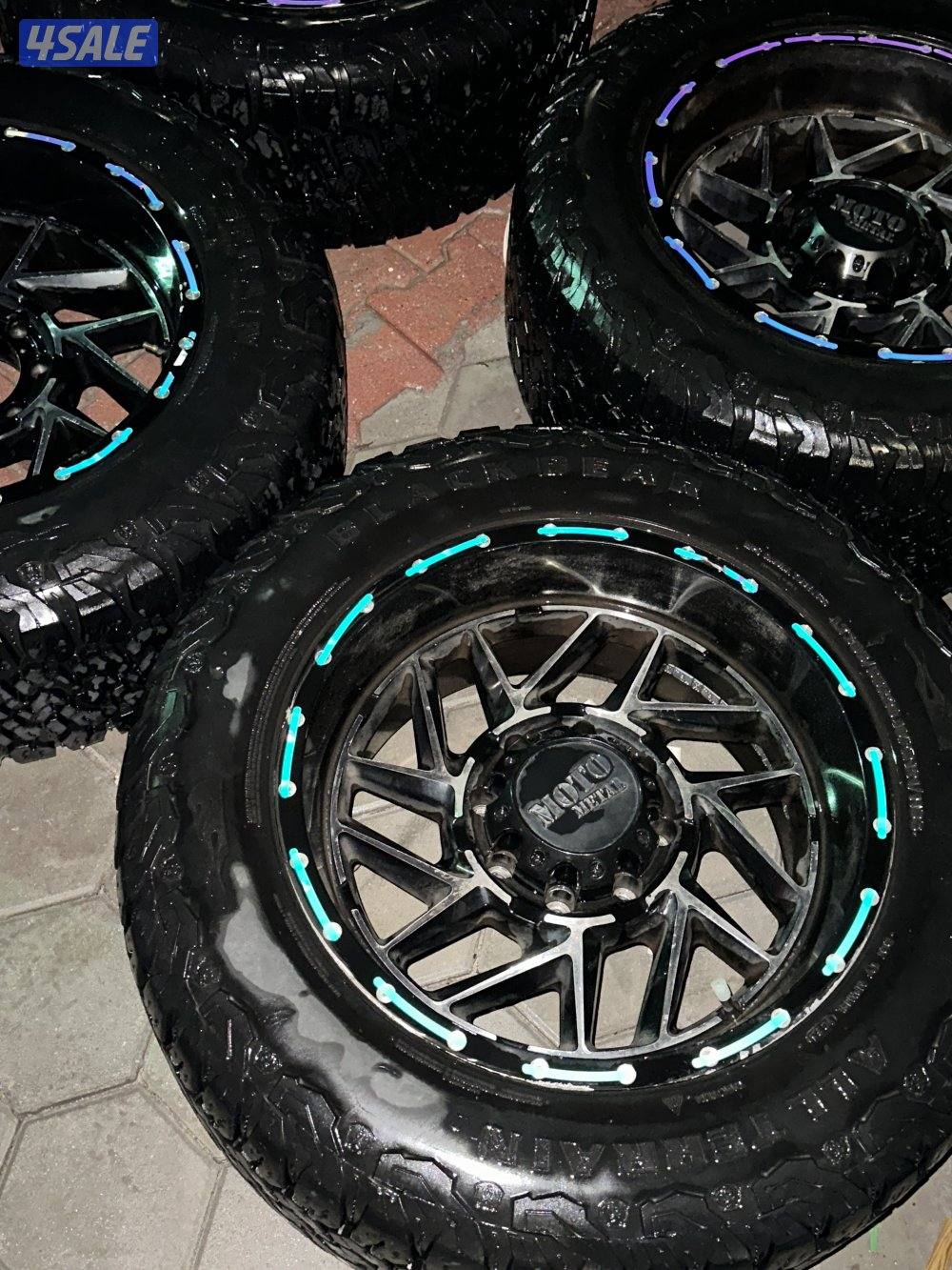 للبيع رنقات ميتو 8 براغي  مع تواير فل حجري حق وانيت فورد 2500