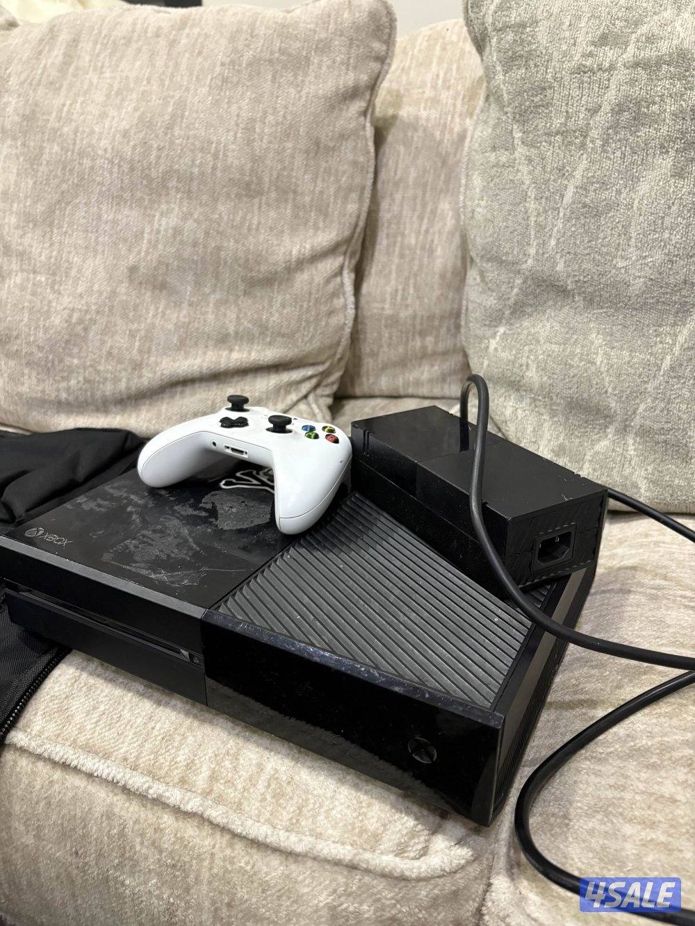 للبيع اكس بوكس ون نظيفه قابل للمساومه معاه محول ويده0