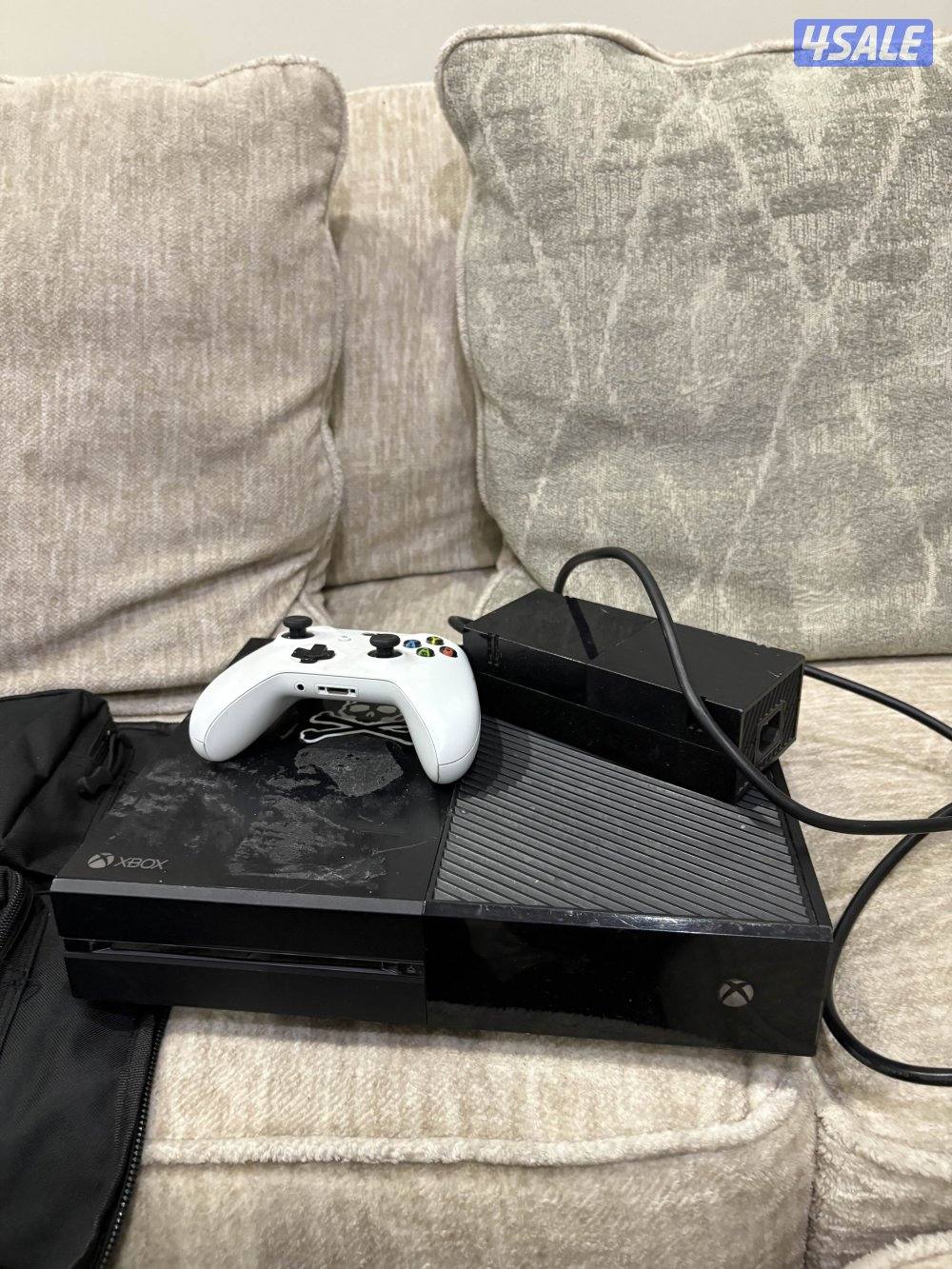 للبيع اكس بوكس ون نظيفه قابل للمساومه معاه محول ويده1