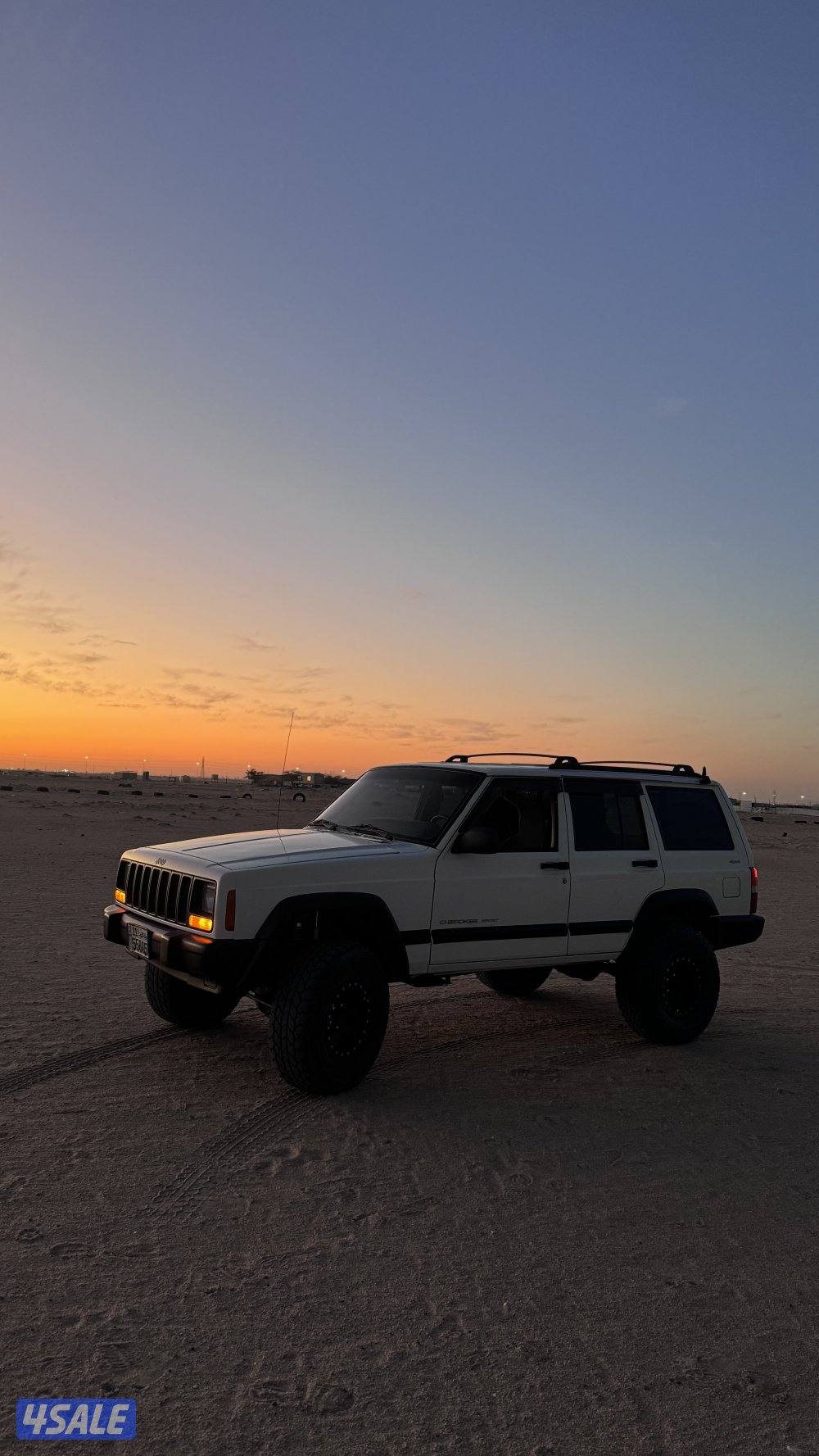 للبيع جيب شروكي5