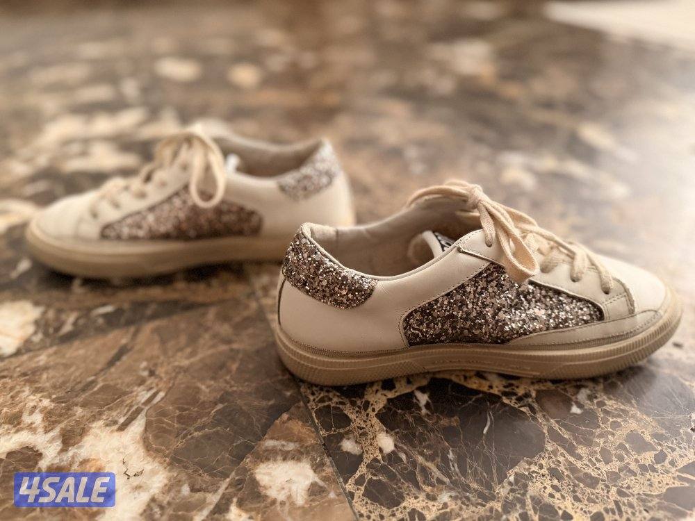 للبيع Golden goose اصلي مقاس 34 نظيف مع كامل المرفقات2