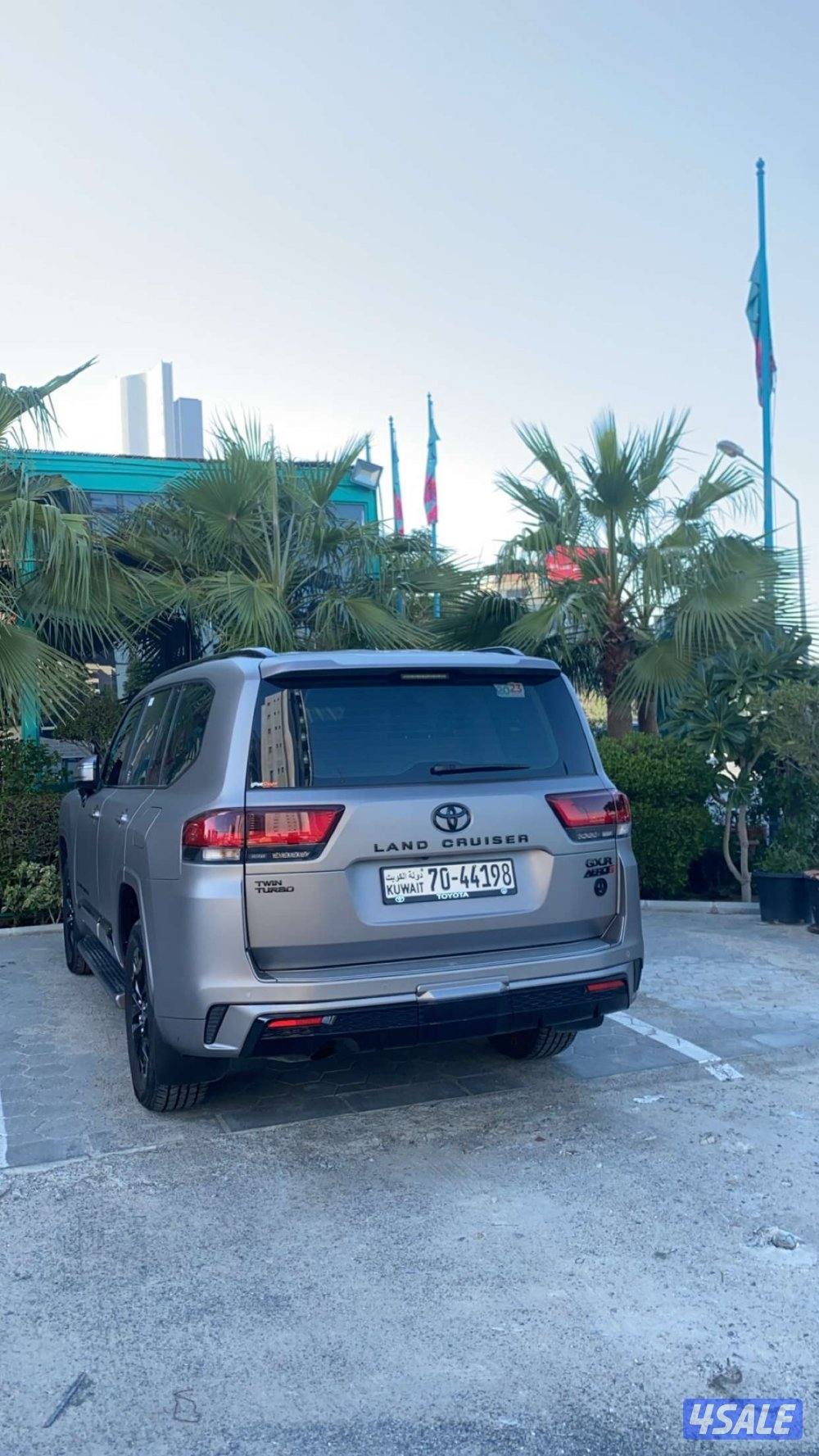 للبيع لاند كروزر 2023 ايرو اس تون تيربو الفل0