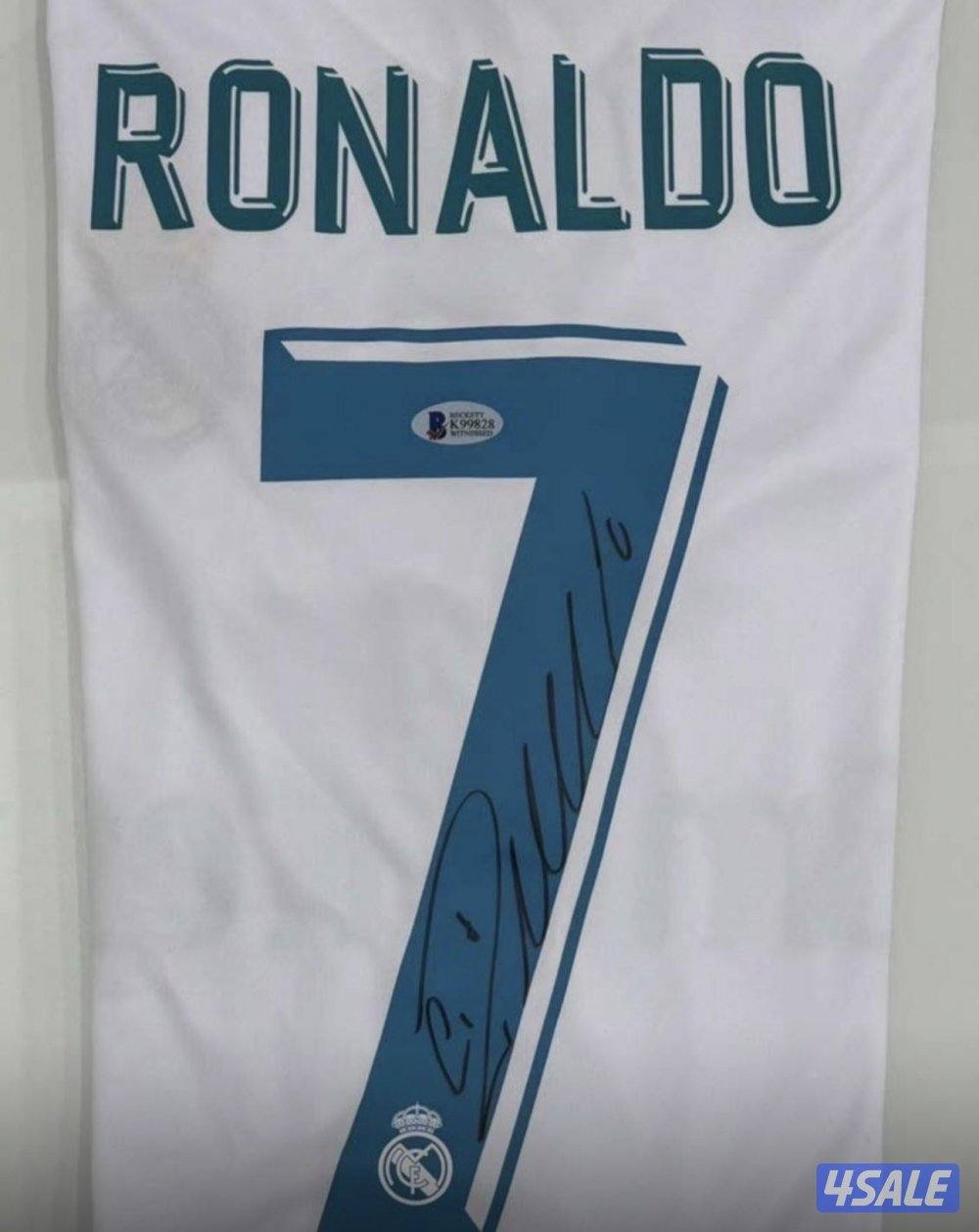 قميص موقع من الاعب كريستيانو رونالدو1