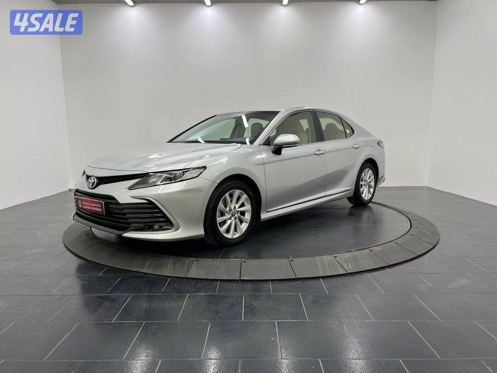 TOYOTA CAMRY GLE 4 CYL MID OPTION0